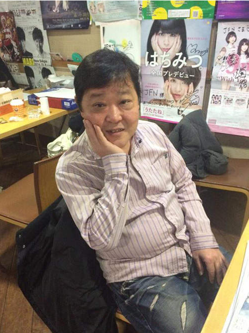 手害羞的放在臉頰