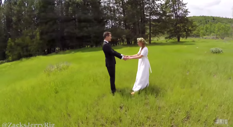 浪漫的「空中婚禮攝影」，最後拍出來的驚人效果嚇壞眾人了啦!